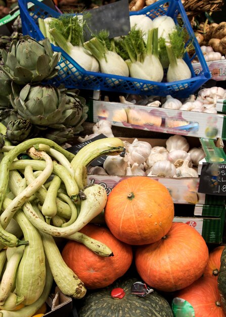 Calabazas para la venta en los puestos del mercado