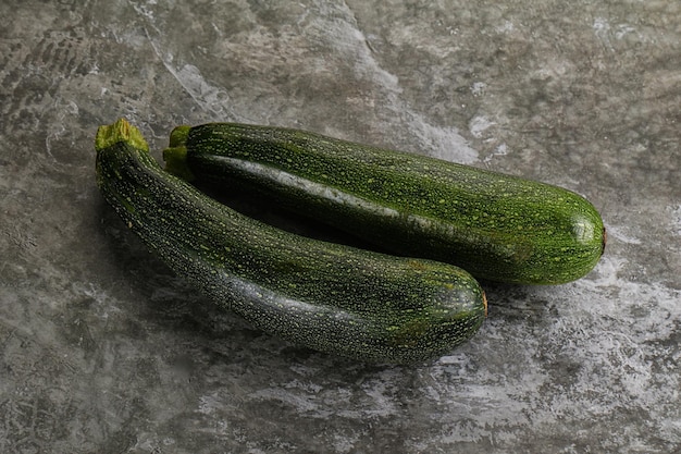 Calabazas verdes pequeñas y crudas para cocinar