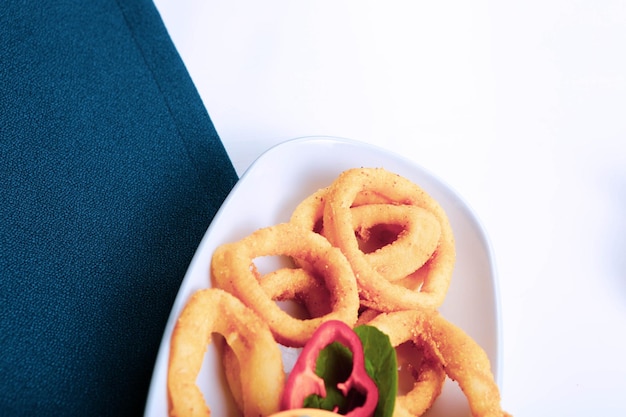 calamar de marisco frito o calamares con salsa