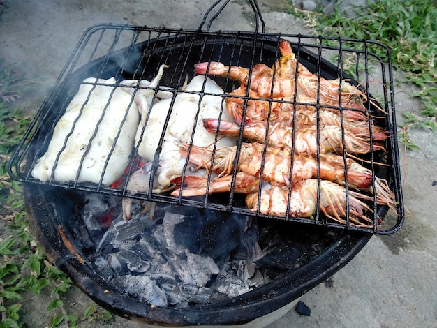 calamares a la parrilla y camarones a la parrilla comida culinaria indonesia