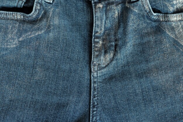 Calça jeans feminina de parte da frente com a cor azul mosca close-up. conceito de saúde feminina e feminina e problemas do assoalho pélvico e genitais. fundo de jeans. vista do topo