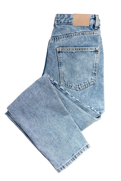 Calça jeans isolada sobre maquete de calça jeans com fundo branco