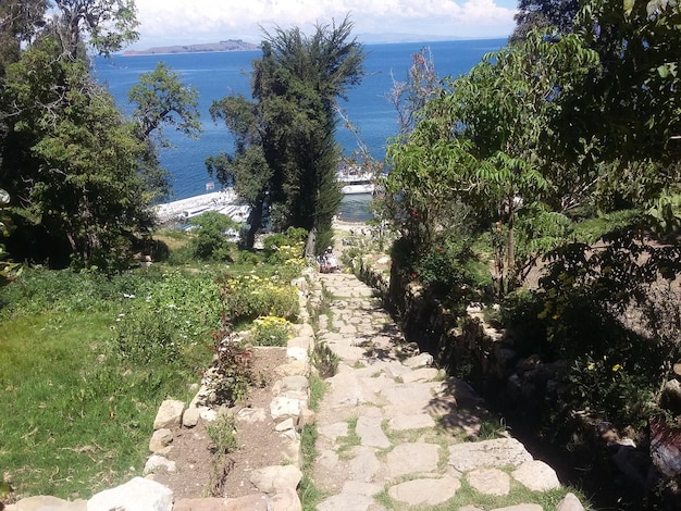 Calçada de pedra na Isla Del Sol Ilha do Sol no lago Titicaca Bolívia América do Sul