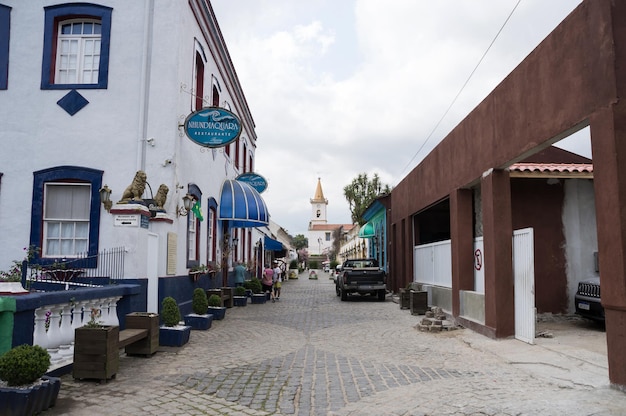 Foto calçadão no centro histórico de morretes