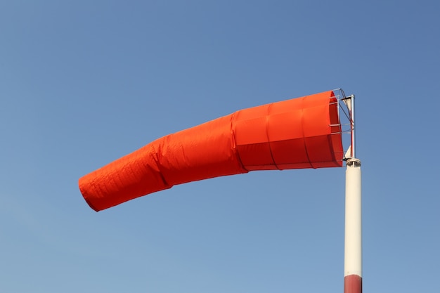 Calcetín de viento del equipo verifique la dirección del golpe de viento durante el día.