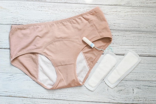 Calcinhas menstruais cor-de-rosa para mulheres reutilizáveis e ecológicas