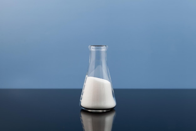 Calciumchlorid chemisch weißes Pulver CaCl2 Lebensmittelzusatzstoff E509 Festigungsmittel Calciumchlorid
