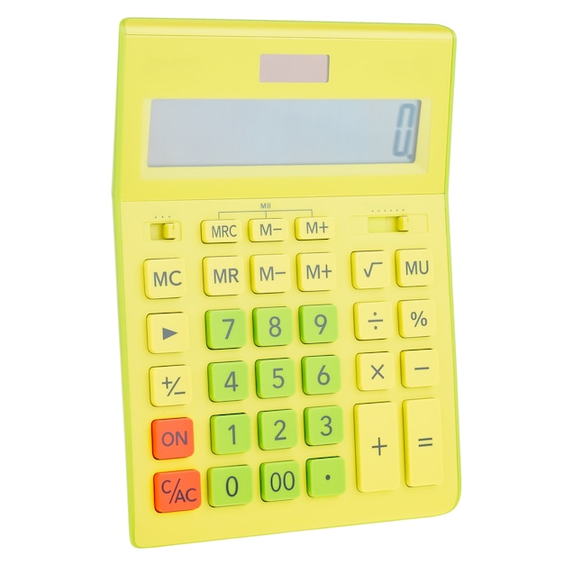 Calculadora digital de plástico amarelo, isolada em um fundo branco, close-up. economia do símbolo, matemática, contabilidade, conceito de finanças. o dia do conhecimento, de calcular, de contar dinheiro.