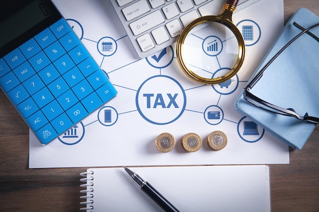 Foto calculadora de monedas y otros objetos de negocio tax business finance