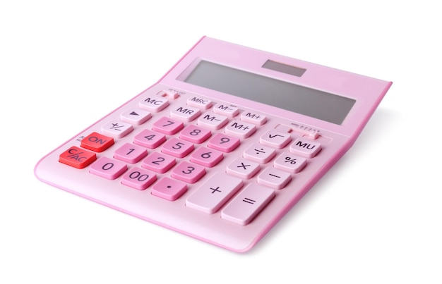 Calculadora rosa em papelaria escolar de fundo branco