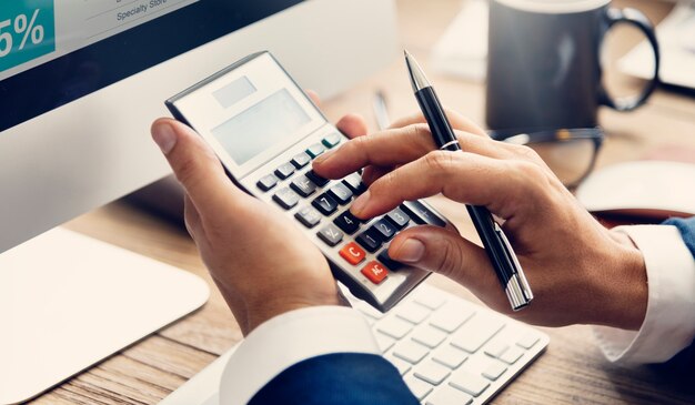 Calculate Balance Financial Accounting Gewinn Schulden Konzept