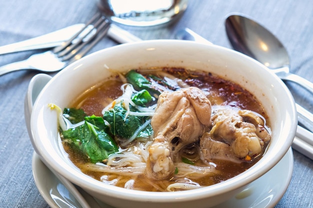 caldo de galinha com macarrão