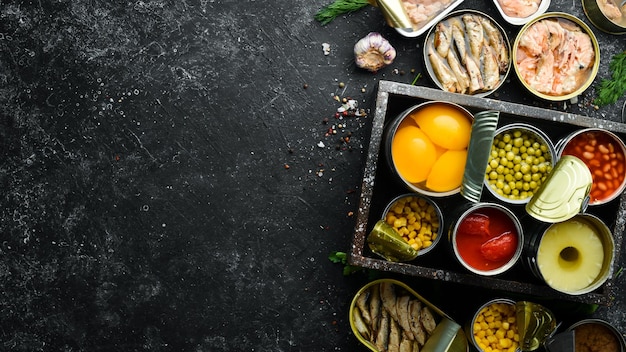 Caldos de alimentos Alimentos en latas Verduras frutas pescado carne y legumbres se marinan en frascos