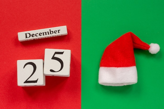 Calendário 25 de dezembro e chapéu de Papai Noel