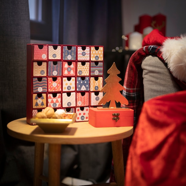 Foto calendario de adviento de navidad en la mesa