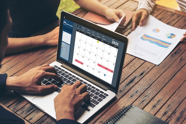 Calendario en la aplicación de software de computadora para la planificación de horarios de moda para el organizador personal y el negocio en línea