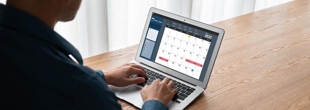 Calendario en la aplicación de software de computadora para la planificación de horarios de moda para el organizador personal y el negocio en línea