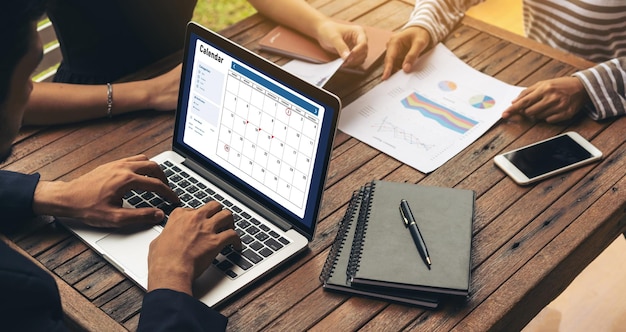 Calendario en aplicación de software informático para la planificación de horarios de moda