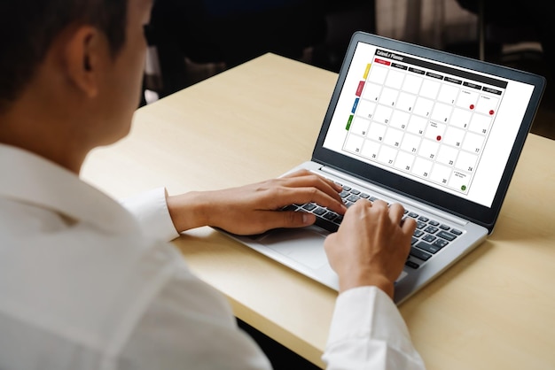 Calendario en aplicación de software informático para la planificación de horarios de moda