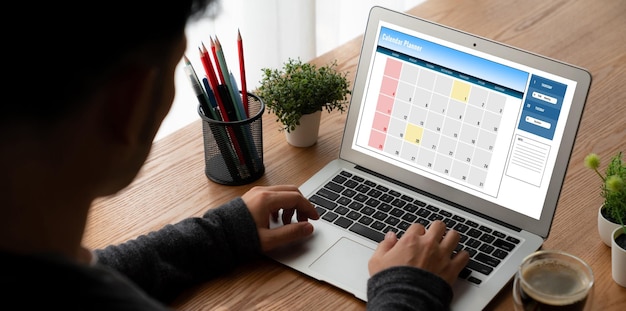 Calendario en aplicación de software informático para la planificación de horarios de moda