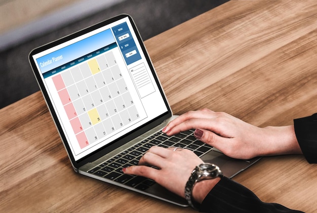 Calendario en aplicación de software informático para la planificación de horarios de moda