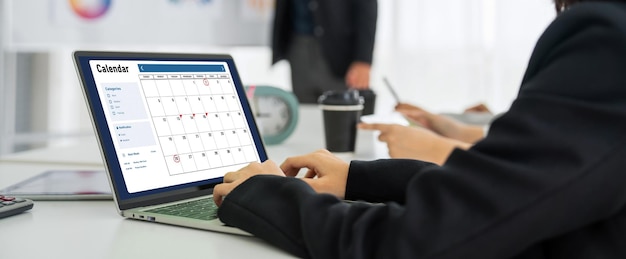 Calendario en aplicación de software informático para la planificación de horarios de moda