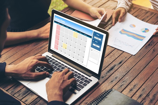 Calendario en aplicación de software informático para la planificación de horarios de moda