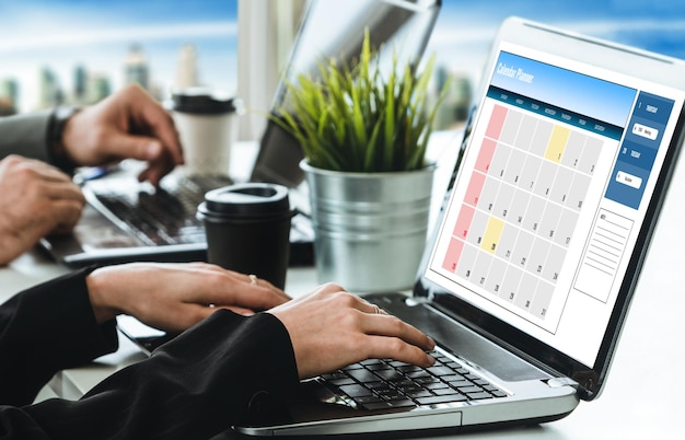 Calendario en aplicación de software informático para la planificación de horarios de moda