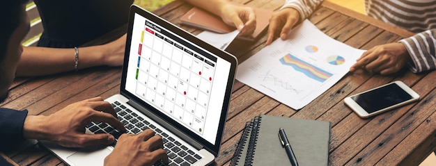 Calendario en aplicación de software informático para la planificación de horarios de moda