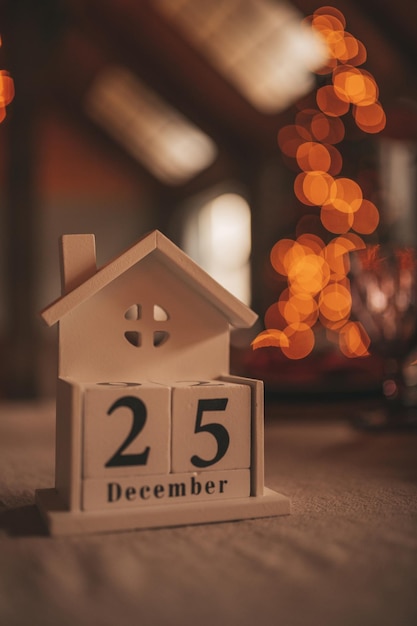 Calendário artesanal de cubo de madeira 25 de dezembro decoração do feriado sala de estar interior