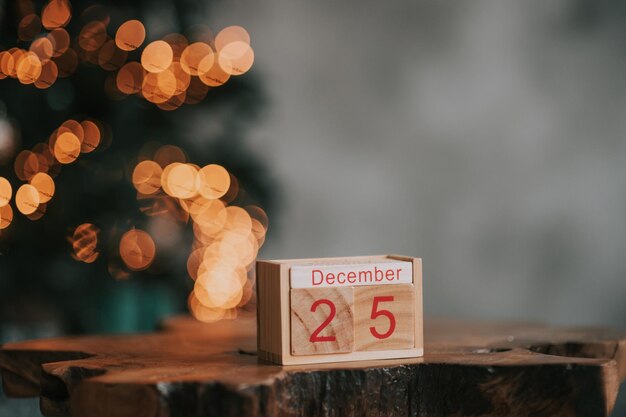 Calendário artesanal de cubo de madeira 25 de dezembro decoração do feriado sala de estar interior