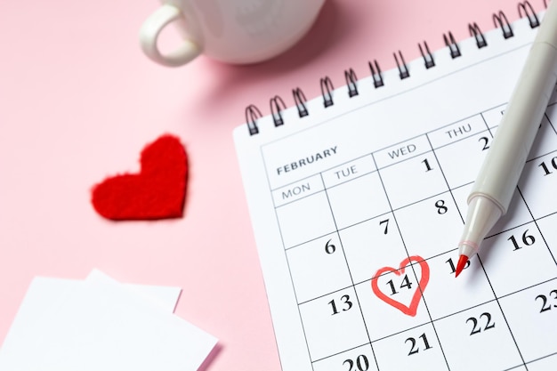 Calendário com data marcada para o dia dos namorados.