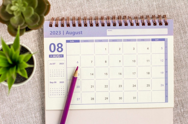 Calendario de escritorio para agosto de 2023Calendario para planificar el mes