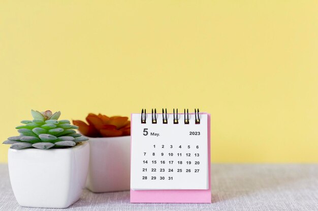 Calendario de escritorio para mayo de 2023 Calendario para planificar, asignar, organizar y administrar cada fecha