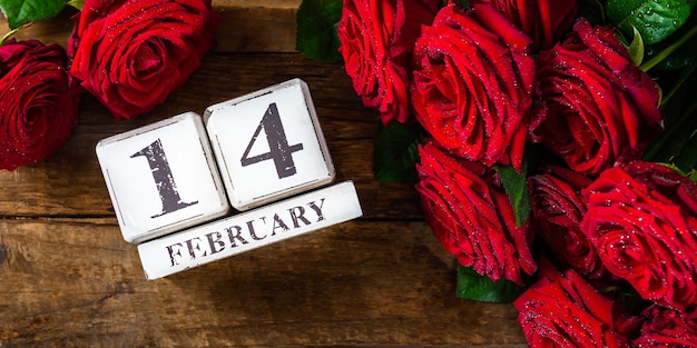 Calendario Fecha 14 de febrero Día de San Valentín y rosas