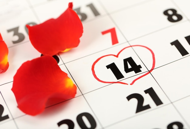 Calendario con fecha del primer plano del día de San Valentín del 14 de febrero