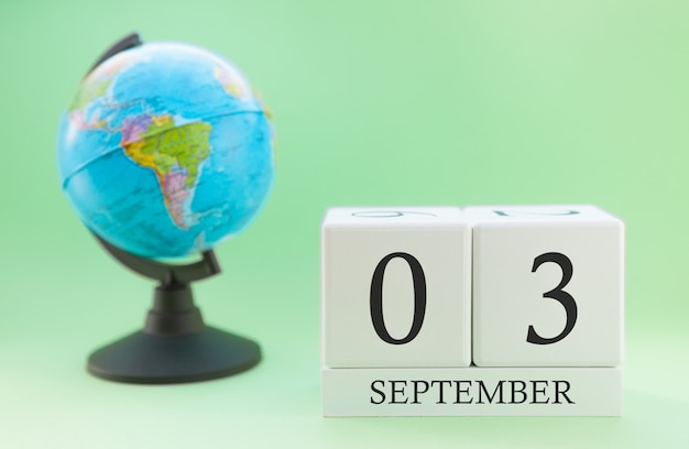 Calendario de madera con 03 días del mes de septiembre