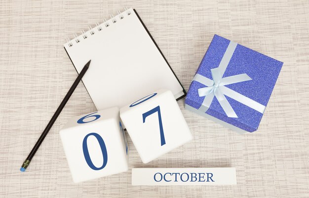 Foto calendario de madera para el 7 de octubre