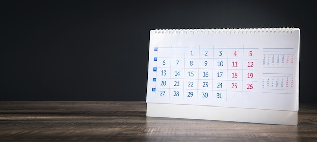 Calendário na mesa do escritório