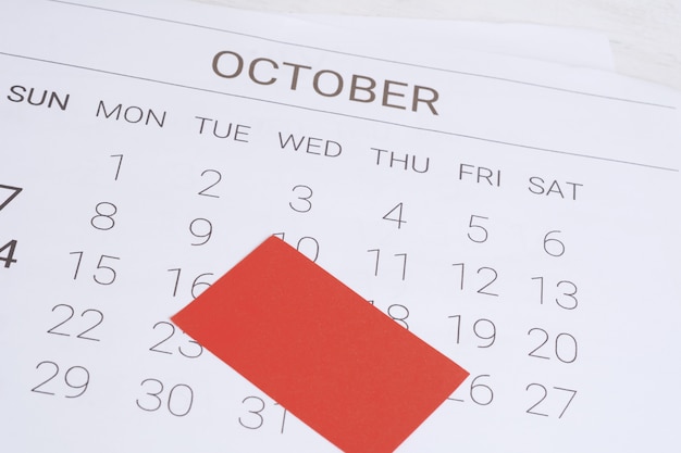 Calendario de octubre con nota vacía