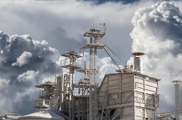 Calentamiento de refinería, oleoductos y torres, descripción general de la industria pesada