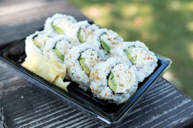 Foto california rolls maki sushi japanisches essen