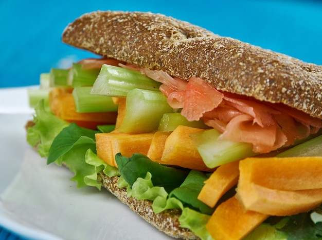 Foto california veggie sandwich, sanduíche clássico da califórnia de perto