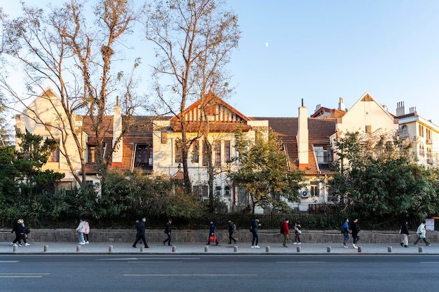 Calle arquitectónica en la ciudad vieja de Qingdao, China