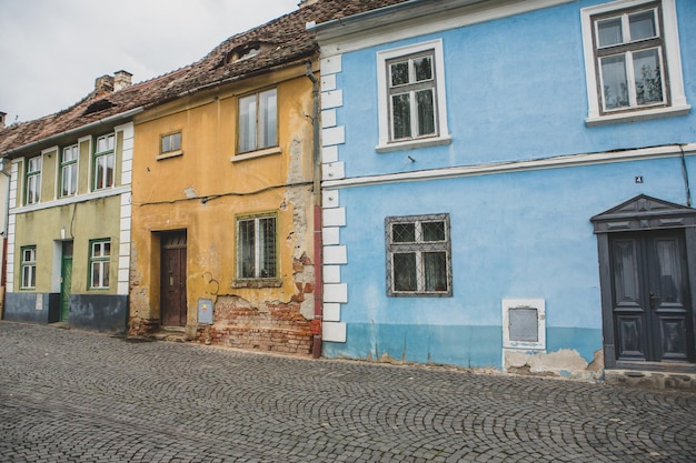 Una calle en el casco antiguo de brasov