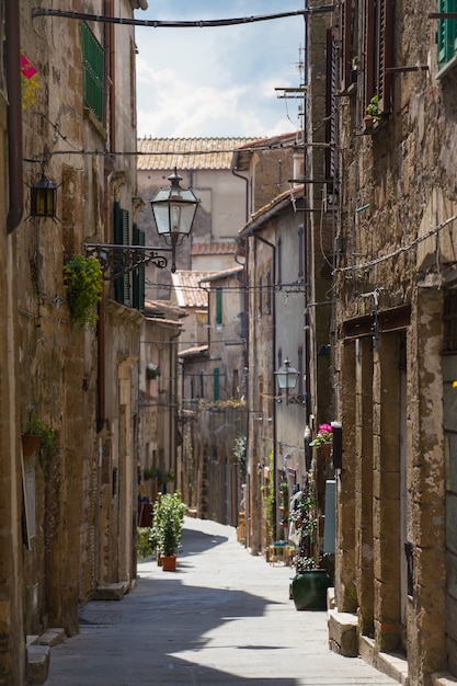 Calle casco antiguo Pitigliano en la provincia de Siena. Toscana, Italia