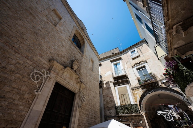 Calle de la ciudad vieja Bari Puglia sur de Italia