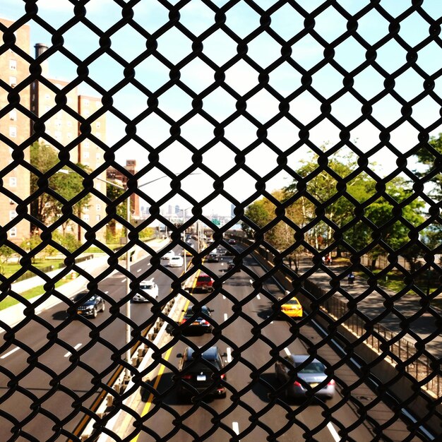 Foto calle de la ciudad vista desde la ventana