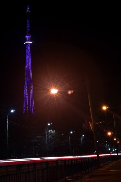 Calle Nizhny Novgorod en la noche