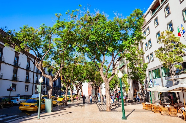 Calle peatonal en la ciudad de Funchal Madeira